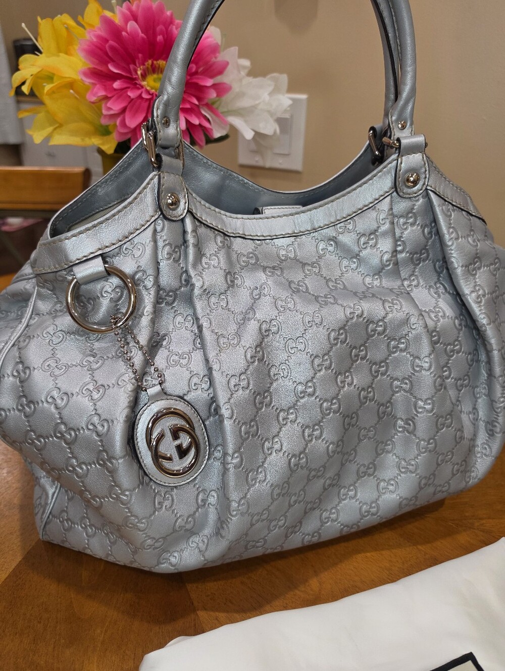 Gucci Sukey XL Silver Guccissima Monogram Shoulder Bag with GG Charm - Picture 4 of 16